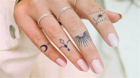 Tatuajes en dedos para mujer